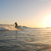 surfear pequeñas olas limpias con SUP en nuestra playa Jandia